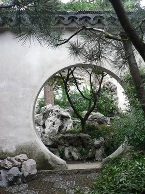 園林之洞門透視景物,成一方框景,四季變換!
